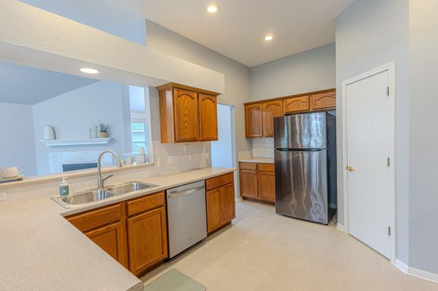 208 Discovery, Kyle, TX 78640