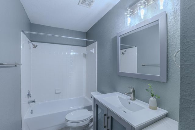 208 Discovery, Kyle, TX 78640