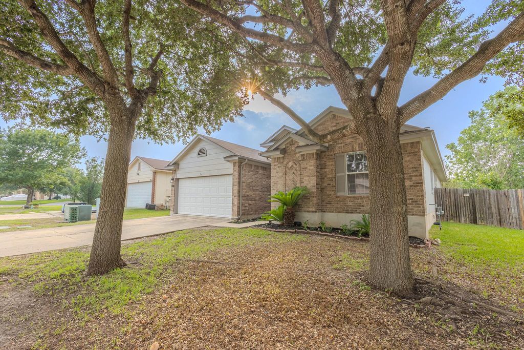 208 Discovery, Kyle, TX 78640