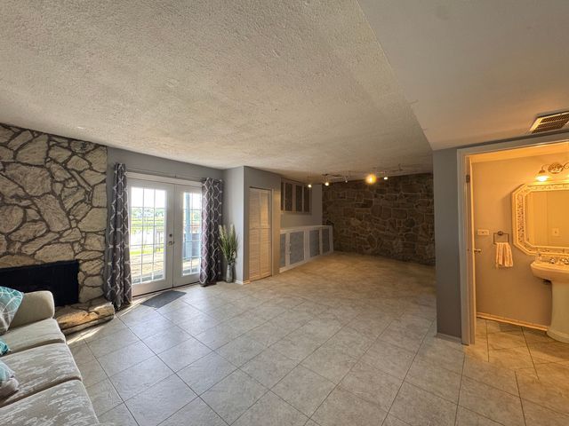 217 Lakeshore Lane, Bloomingdale, IL 60108
