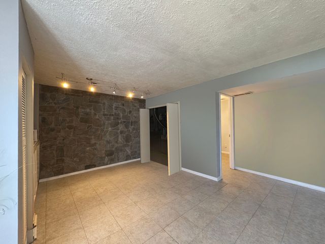 217 Lakeshore Lane, Bloomingdale, IL 60108
