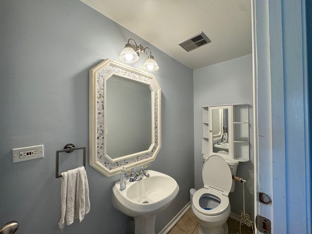217 Lakeshore Lane, Bloomingdale, IL 60108