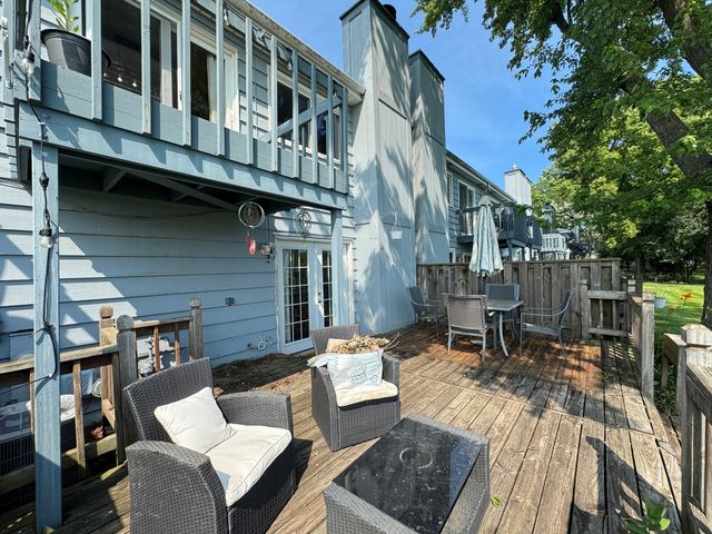217 Lakeshore Lane, Bloomingdale, IL 60108