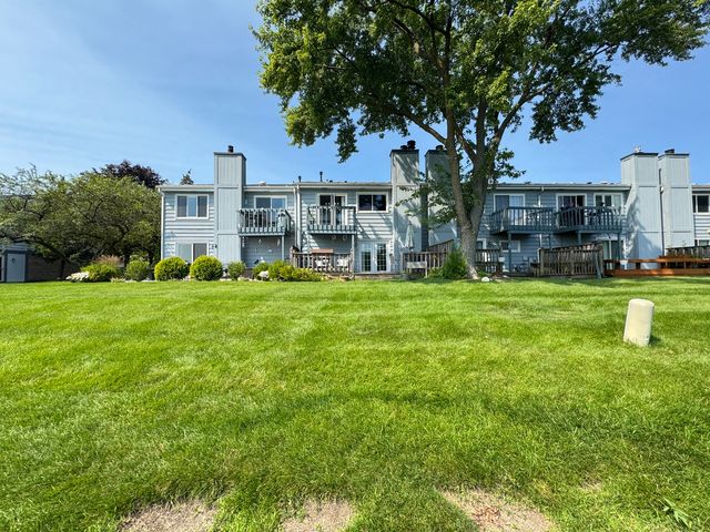 217 Lakeshore Lane, Bloomingdale, IL 60108