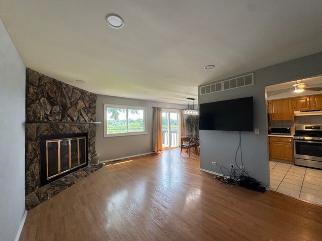 217 Lakeshore Lane, Bloomingdale, IL 60108