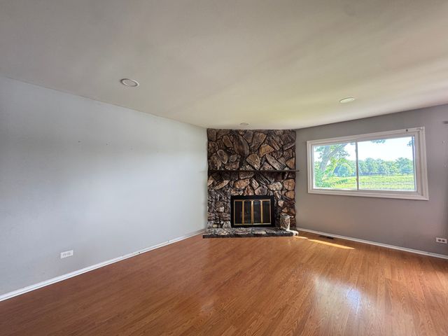 217 Lakeshore Lane, Bloomingdale, IL 60108