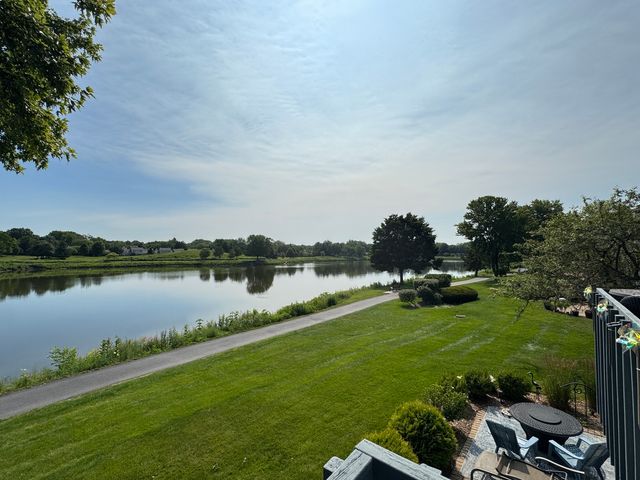 217 Lakeshore Lane, Bloomingdale, IL 60108