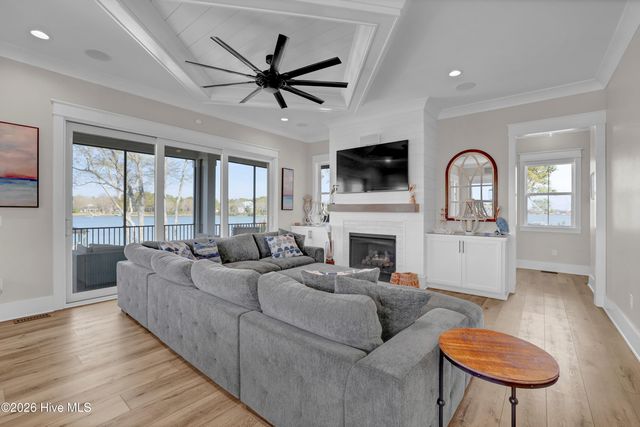 823 Chadwick Shores Drive, Sneads Ferry, NC 28460