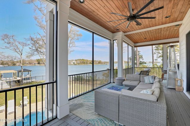 823 Chadwick Shores Drive, Sneads Ferry, NC 28460