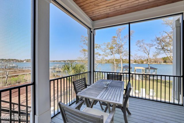 823 Chadwick Shores Drive, Sneads Ferry, NC 28460