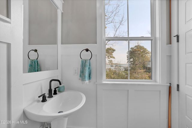 823 Chadwick Shores Drive, Sneads Ferry, NC 28460