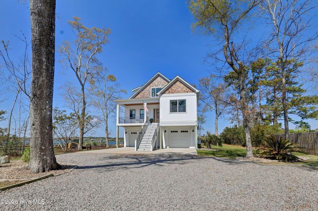 823 Chadwick Shores Drive, Sneads Ferry, NC 28460