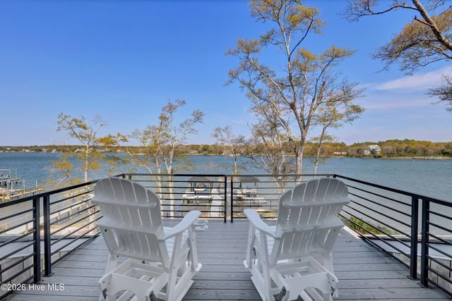 823 Chadwick Shores Drive, Sneads Ferry, NC 28460