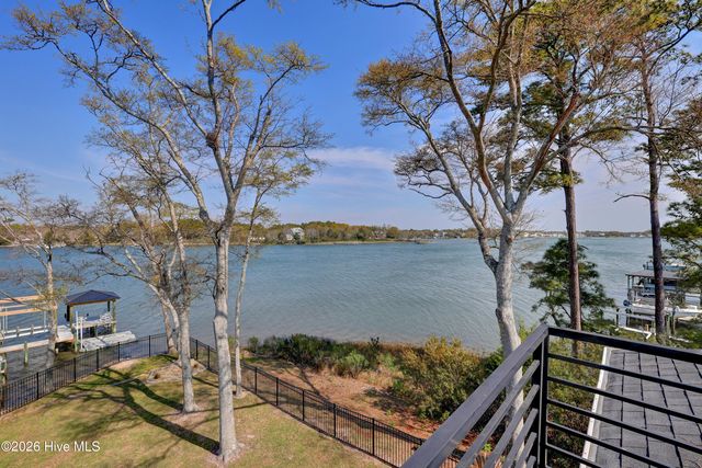 823 Chadwick Shores Drive, Sneads Ferry, NC 28460
