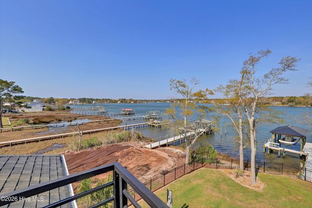 823 Chadwick Shores Drive, Sneads Ferry, NC 28460