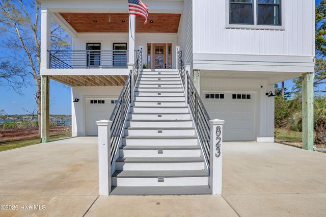 823 Chadwick Shores Drive, Sneads Ferry, NC 28460