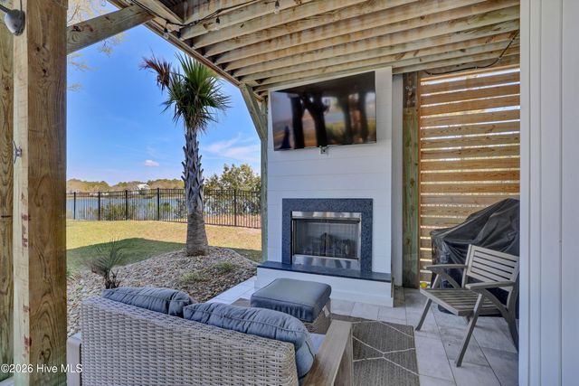 823 Chadwick Shores Drive, Sneads Ferry, NC 28460