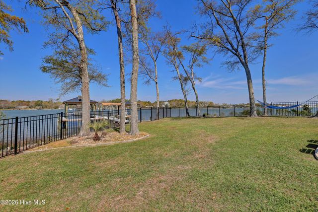 823 Chadwick Shores Drive, Sneads Ferry, NC 28460