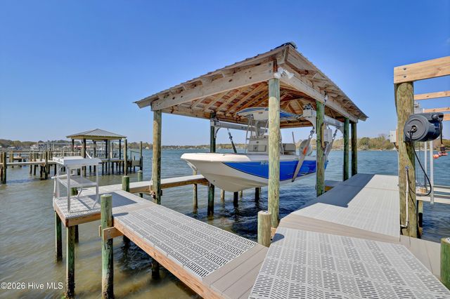 823 Chadwick Shores Drive, Sneads Ferry, NC 28460