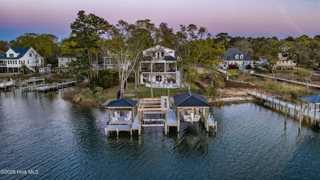 823 Chadwick Shores Drive, Sneads Ferry, NC 28460