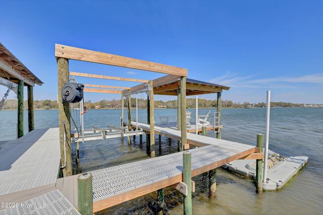 823 Chadwick Shores Drive, Sneads Ferry, NC 28460