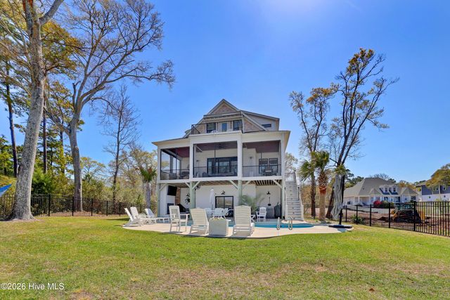 823 Chadwick Shores Drive, Sneads Ferry, NC 28460