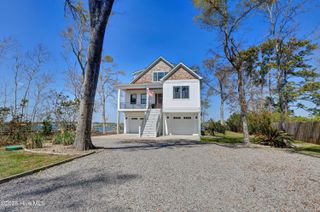 823 Chadwick Shores Drive, Sneads Ferry, NC 28460