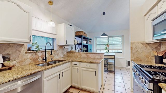 3321 Knob Oak Drive, Grapevine, TX 76051