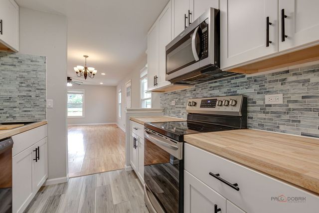 247 Sunset Court 247, Vernon Hills, IL 60061
