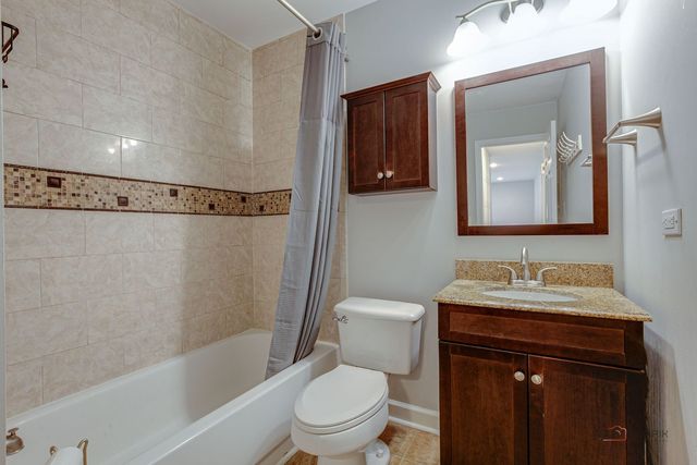 247 Sunset Court 247, Vernon Hills, IL 60061