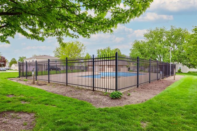 247 Sunset Court 247, Vernon Hills, IL 60061