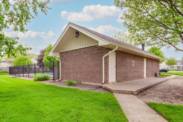 247 Sunset Court 247, Vernon Hills, IL 60061