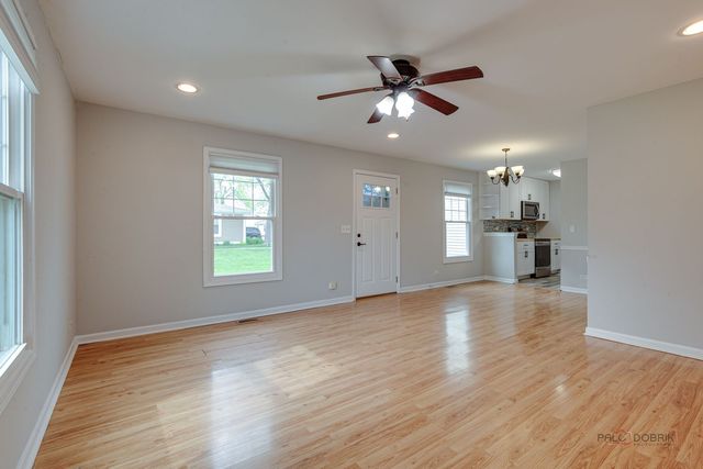 247 Sunset Court 247, Vernon Hills, IL 60061