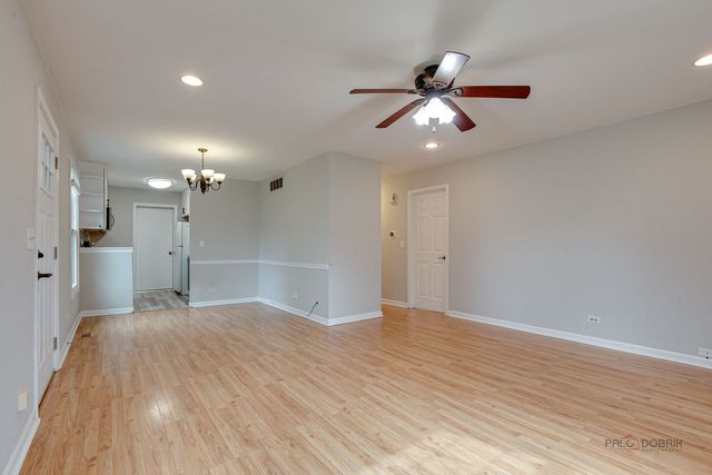 247 Sunset Court 247, Vernon Hills, IL 60061