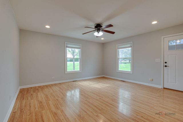 247 Sunset Court 247, Vernon Hills, IL 60061