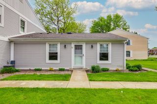 247 Sunset Court 247, Vernon Hills, IL 60061