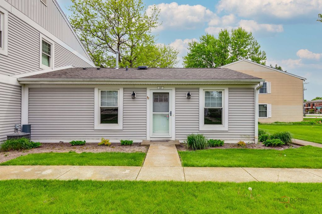 247 Sunset Court 247, Vernon Hills, IL 60061