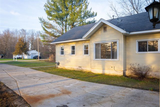 1407 Kenwood Avenue, Belding, MI 48809
