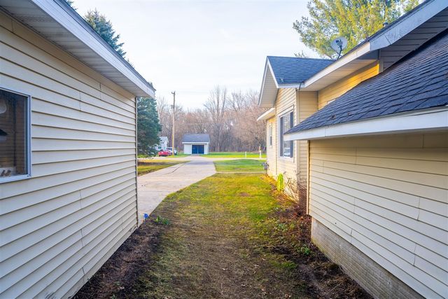 1407 Kenwood Avenue, Belding, MI 48809