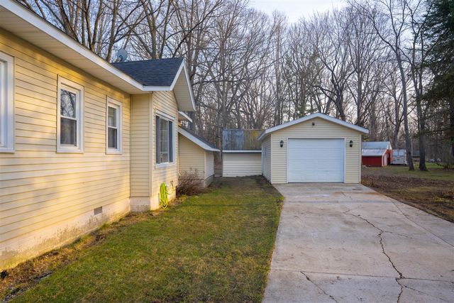 1407 Kenwood Avenue, Belding, MI 48809