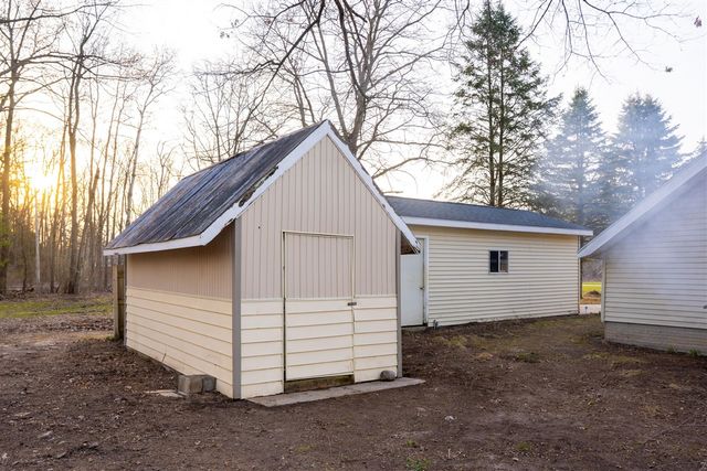 1407 Kenwood Avenue, Belding, MI 48809