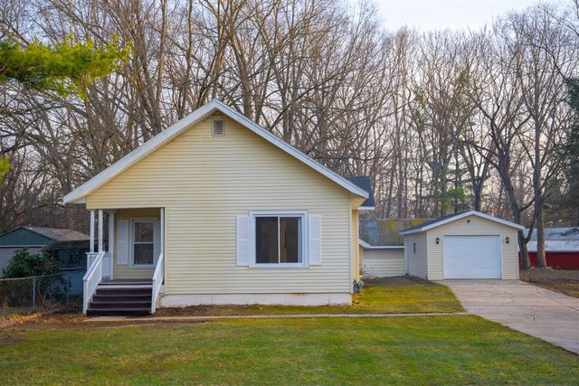 1407 Kenwood Avenue, Belding, MI 48809
