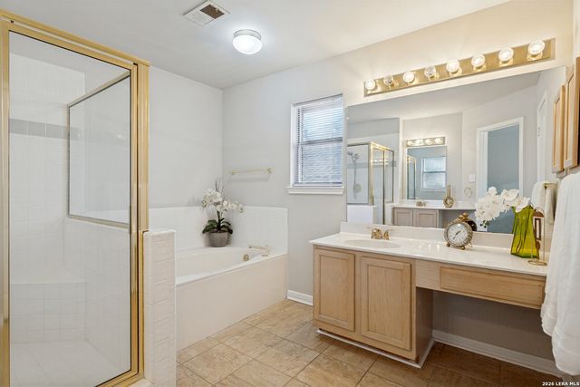 6702 MORNING SHADOW LN, San Antonio, TX 78256