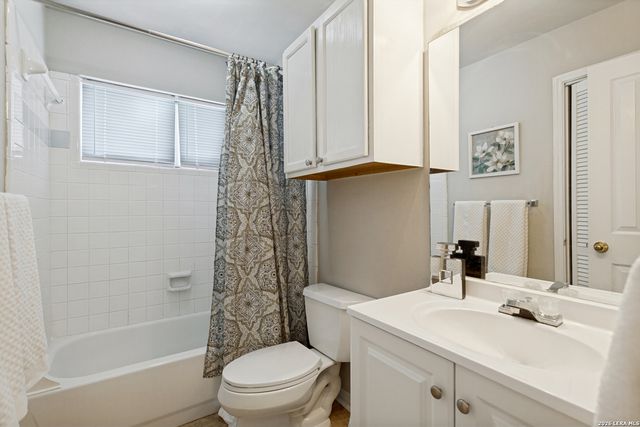 6702 MORNING SHADOW LN, San Antonio, TX 78256