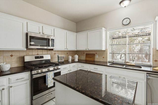 6702 MORNING SHADOW LN, San Antonio, TX 78256