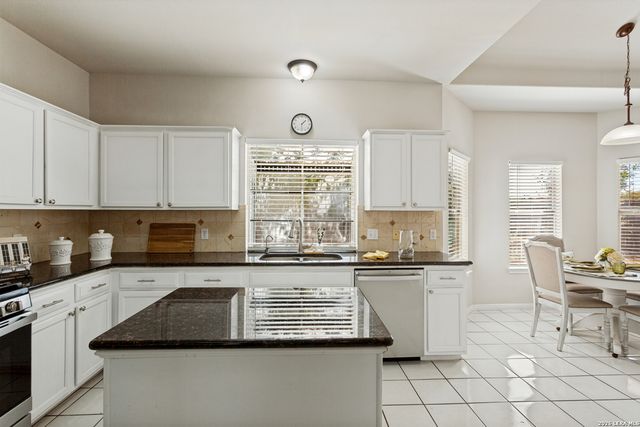 6702 MORNING SHADOW LN, San Antonio, TX 78256