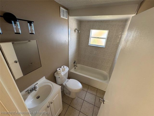 249 S Commerce Avenue 204, Sebring, FL 33870