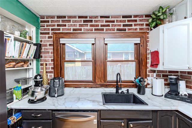 677 33rd Street, Des Moines, IA 50312