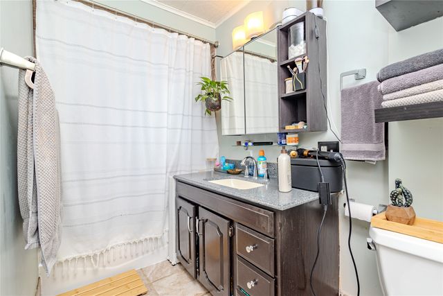 677 33rd Street, Des Moines, IA 50312