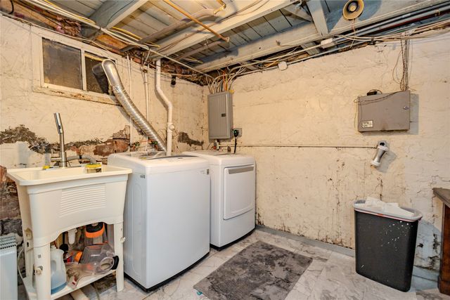 677 33rd Street, Des Moines, IA 50312